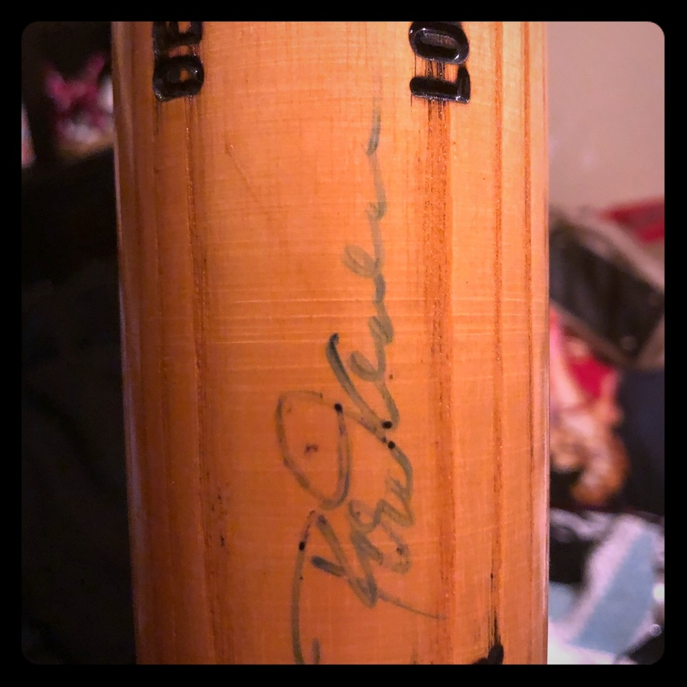 Autograph Rod Carew bat